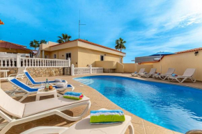 Villa Victoria With Heated Pool